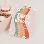Invitación DOS Groovy arcoiris segundo cumpleaños<br><div class="desc">Invitación de 2º cumpleaños inspirada en Retro con arcoiris de estilo hippie,  daisies y fuentes boho y colores.</div>