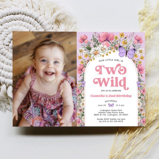 Invitación Dos mariposas silvestres Flor silvestre foto de cu (Two Wild Butterfly Wildflower 2nd Birthday Photo Invitation)
