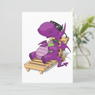 Invitación Dragón Púrpura Relajándose en Silla de Cubierta