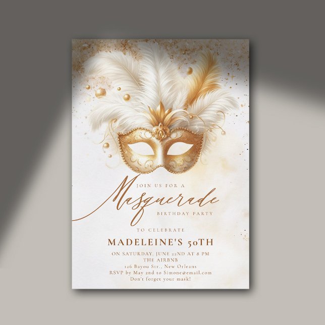 Invitación Dramática blanca de oro de mascarada 50 cumpleaños (masquerade birthday party 50th for women white gold watercolor elegant modern classy stylish)