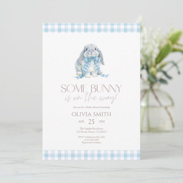 Invitación Ducha de bebé de conejo de gingham azul (Anverso de pie)