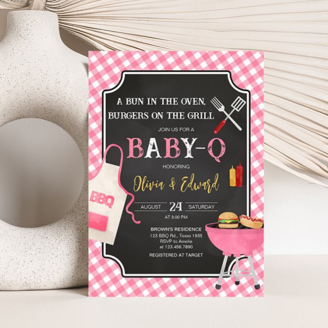 Invitación Ducha de bebé de gingham rosa a la barbacoa  (Girl Baby-Q Baby Shower Invitation)