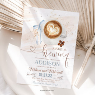 Invitación Ducha de café para bebé Está preparándose lazo