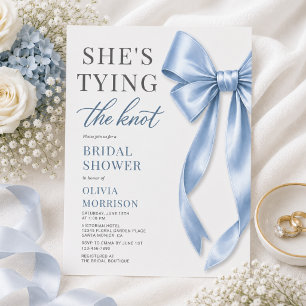 Invitación Ducha de Novia con Lazo Azul Polvoriento Ella Está