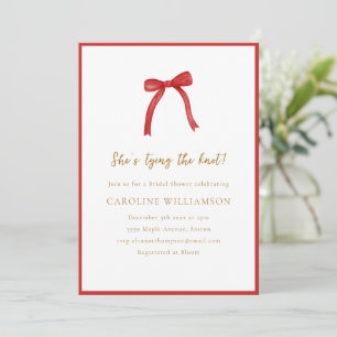 Invitación Ducha de novia con lazo rojo Ella está atando el n