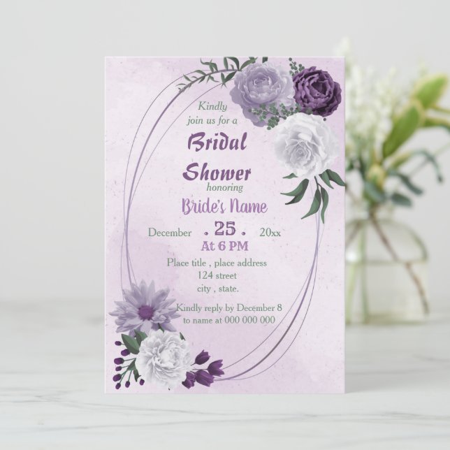 Invitación ducha de novia con motivos florales púrpura y blan (Anverso de pie)
