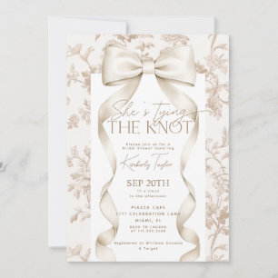 Invitación Ducha de Novia Lazo de Toile Beige Ella Está Atand