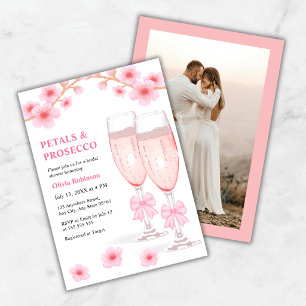 Invitación Ducha de Novia Pétalos de Flores Rosadas y Prosecc