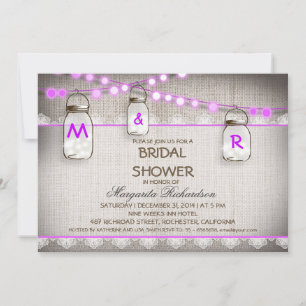 Invitación ducha de novia púrpura en las jarras de albañil