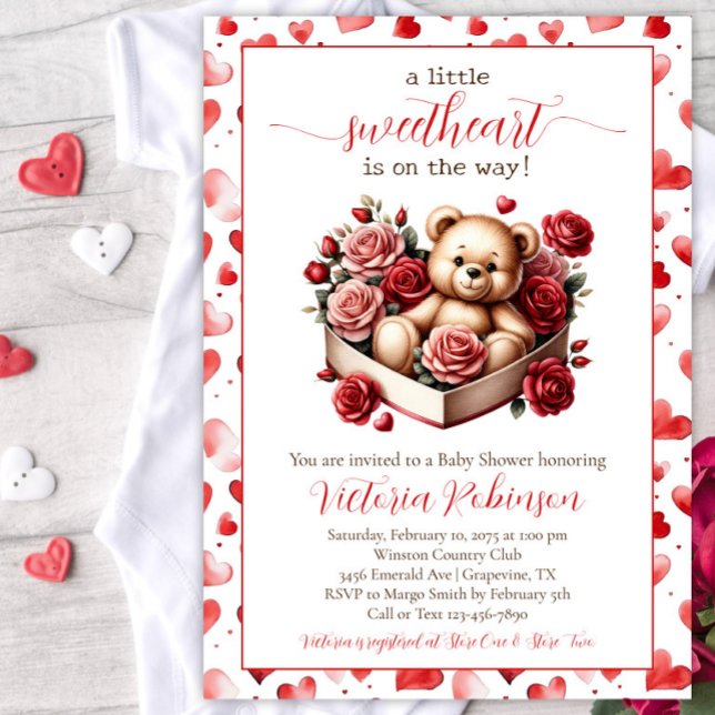 Invitación Ducha de osito corazón de bebé (Sweetheart valentine baby shower invitation with cute baby bear in a heart shaped box.)