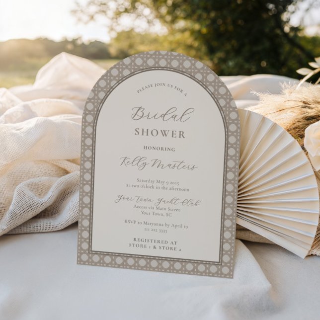 Invitación Ducha nupcial bambú trenzada neutra bohemia (Trendy rattan cane bamboo print bridal shower invitation with arch detail)