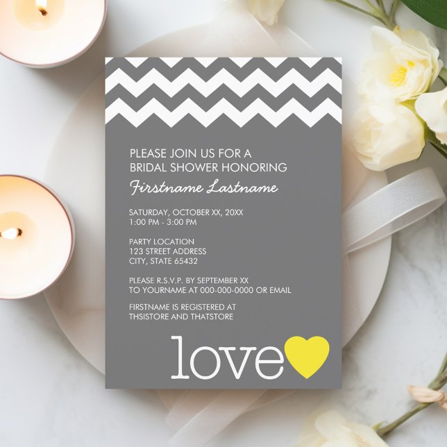 Invitación Ducha nupcial con chevrs modernos y corazón (Bridal Shower Invitation - mod chevron with yellow and gray)