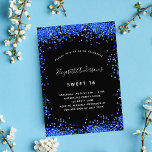 Invitación Dulce 16 chispas azul real negro<br><div class="desc">Invitación a una fiesta de 16 cumpleaños,  joven y de moda. Un fondo negro de moda. Decorada con purpurina falso azul real,  chispas. Personalice y agregue un nombre y detalles del fiesta. El nombre se escribe con un guión de estilo con letras a mano.</div>