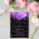 Invitación Dulce 16 globos purpurina morado negro glamuroso<br><div class="desc">Para un elegante dulce 16,  16 cumpleaños. Un elegante fondo negro. Decorada con purpurina falso morado y globos. Personalice y agregue un nombre,  edad y detalles del fiesta. El nombre se escribe con un guión de estilo con letras a mano</div>