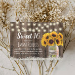 Invitación Dulce 16 Madera de estera floral de girasol rústic<br><div class="desc">Rústico Sunflower Floral Jar Barn Wood & String Lights Dulce 16 Invitaciones.</div>