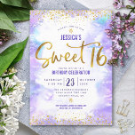 Invitación Dulce 16 Morado Acuarela Dorada Jueves<br><div class="desc">"Feliz dulce 16". Envíe esta impresionante, sencilla, festiva, moderna, personalizada invitación para una fiesta que recordar. Relieve metalizado de imitación de oro espumoso y pequeños puntos purpurinas de confetti y escritura tipográfica superponen un suave fondo de color morado. Personalice el texto del personalizado con el nombre de su hija, así...</div>