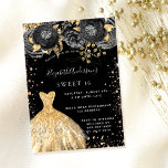 Invitación Dulce 16 purpurina dorado negro vestido floral fie<br><div class="desc">Una invitación moderna, elegante y glamurosa para una fiesta de 16 y 16 años. Un fondo negro con un polvo falso purpurina dorado, un vestido y rosas negros y dorados, florales. El nombre está escrito con una escritura de estilo con letras a mano moderna. Personalice y agregue los detalles de...</div>