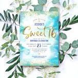Invitación Dulce 16 Turquesa acuarela Dorado Girly Cumpleaños<br><div class="desc">"Feliz dulce 16". Envíe esta impresionante, sencilla, festiva, moderna, personalizada invitación para una fiesta que recordar. Relieve metalizado de imitación de oro espumoso y pequeños puntos purpurinas de confetti y escritura tipográfica superponen un suave fondo de color rosa de agua. Personalice el texto del personalizado con el nombre de su...</div>