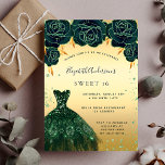 Invitación Dulce 16 vestido de oro verde esmeralda floral<br><div class="desc">Una invitación moderna, elegante y glamurosa para una fiesta de 16 y 16 años. Un fondo de oro falso con polvo verde falso purpurina, un vestido verde esmeralda y rosas verdes, flores. El nombre está escrito con una escritura de estilo con letras a mano moderna. Personalice y agregue los detalles...</div>