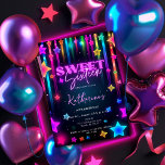 Invitación Dulce brillante 16 Dieciséis Retro 80 Neon Bright<br><div class="desc">Este deslumbrante diseño presenta una tipografía vibrante y colorida, ambientada con un telón de fondo de estrellas brillantes, creando una atmósfera electrizante que promete iluminar tu celebración. Perfecto para un Dulce Dieciséis que está lleno de energía y emoción, esta invitación prepara el escenario para una noche de diversión y festividades...</div>