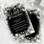 Invitación Dulce copo de nieve 16 Winter Wonderland<br><div class="desc">Elegante invierno dulce Dieciséis invitaciones presentan una hermosa caligrafía rodeada por un exuberante copo de nieve y un borde de nieve. Los copos de nieve brotan sobre el fondo negro oscuro. En realidad, puede cambiar el color de fondo a cualquier color. Winter Wonderland no se puede cambiar, pero todo el...</div>