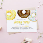 Invitación Dulce de color amarillo y chocolate 16<br><div class="desc">Invite a los invitados a su evento con esta personalizable dulce invitación. Tiene acuarelas amarillas,  chocolate y donuts de chocolate blanco con salpicaduras de colores. Personalice agregando sus detalles. Esta dulce invitación para dieciséis fiestas es perfecta para cualquier tema de evento o temporada. Hay otros colores disponibles.</div>