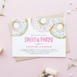 Invitación Dulce de color de agua blanco salpicar Donuts Dulc<br><div class="desc">Invite a los invitados a su evento con esta personalizable dulce invitación. Cuenta con donuts de acuarela de color blanco con salpicaduras de colores. Personalice agregando sus detalles. Esta dulce invitación para dieciséis fiestas es perfecta para cualquier tema de evento o temporada. Hay otros colores disponibles.</div>
