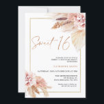 Invitación Dulce de hierba de Rubor Boho Pampas 16 cumpleaños<br><div class="desc">Invitación de cumpleaños de Boho Pampas Grass Sweet 16 Invitation Bohemian inspiró una dulce invitación de 16 cumpleaños con dos arreglos florales de color tierra y rosa pálido con pasto pampas y una imagen moderna de caligrafía como encabezado en una falsa textura de oro rosa. Ideal para quien busca una...</div>