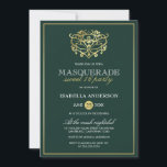 Invitación Dulce de la mascarada de oro y verde esmeralda 16<br><div class="desc">Dulces invitaciones de fiesta de la Mascarada de Emerald Green & Gold. Con una falsa máscara de Relieve metalizado de oro en la parte superior contra un fondo verde esmeralda. Perfecto para una fiesta de 16 cumpleaños moderna y elegante.</div>