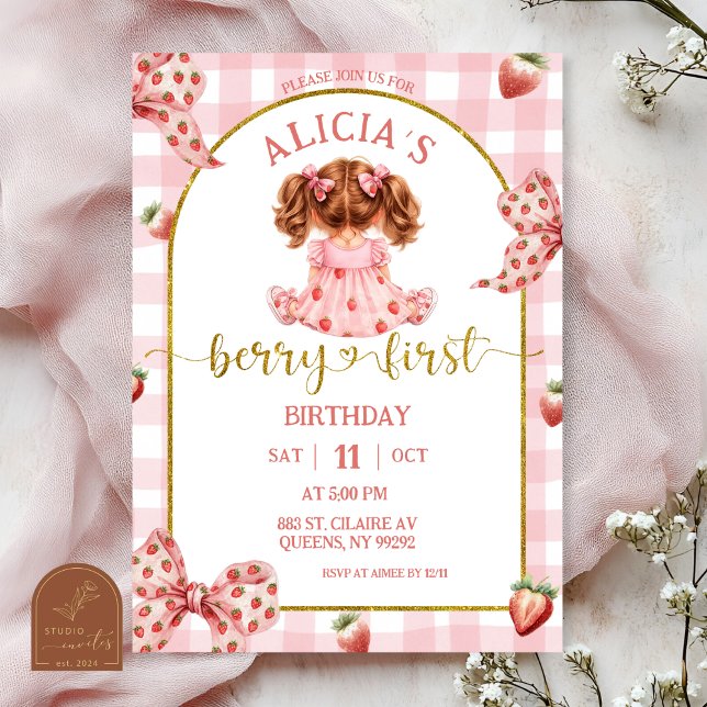 Invitación dulce de niña con lazo rosa y fresa (Subido por el creador)