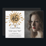 Invitación Dulce de oro 16 16ª foto de fiesta de cumpleaños<br><div class="desc">Una moderna y dulce invitación a la fiesta de 16 años con un toque de purpurina dorado y el número 16 en tipografía moderna. Envíe esta glamorosa invitación a su familia y amigos para celebrar la fiesta de cumpleaños 16 y purpurina de oro negro. Simplemente agrega tu foto y detalles...</div>