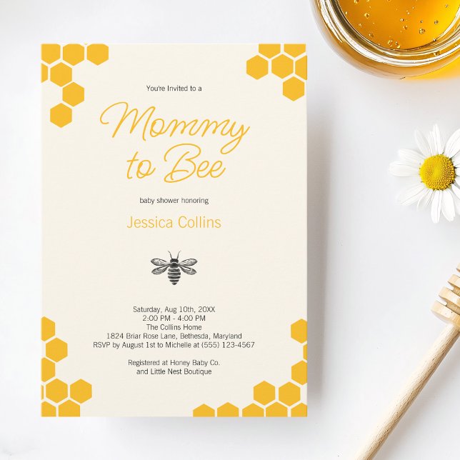 Invitación Dulce Fiesta de Bebé de Panal Amarillo de Mamá a A (Cute Yellow Honeycomb Mommy to Bee Baby Shower Invitation)
