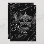 Invitación Dulce máscaras de diamante negro plateado 16<br><div class="desc">Plata y Dulce Negro Dieciséis Invitaciones a la fiesta de cumpleaños de mascarada. Máscara de diamante negro y plata de bonito y joyas de plumas. Por favor,  tenga en cuenta: ¡Todas las imágenes planas!</div>