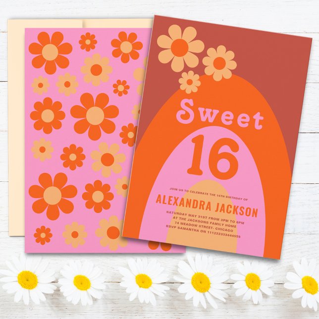 Invitación Dulce retro 16 Naranja de fiesta de cumpleaños Ros (Sweet 16 retro daisy arch orange and pink 16th birthday party with groovy typography )