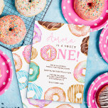 Invitación Dulce Una acuarela lindo donuts 1º cumpleaños<br><div class="desc">¿Listo para rociar algo de dulzura al gran día de tu pequeña? ¡Nuestras encantadoras invitaciones a donuts color pastel son la mejor guinda del pastel! Celebremos el primero de muchos deliciosos años por venir. Con donuts bonitos en chocolate, rosa, salpicaduras de corazón, vidrieras, sin corte de 1. ¡Ella es dulce!...</div>