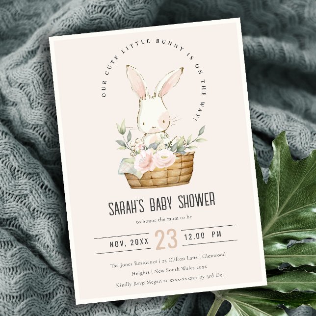 Invitación Dusky Rubor Bunny En La Cesta De Flores Baby Showe (Subido por el creador)
