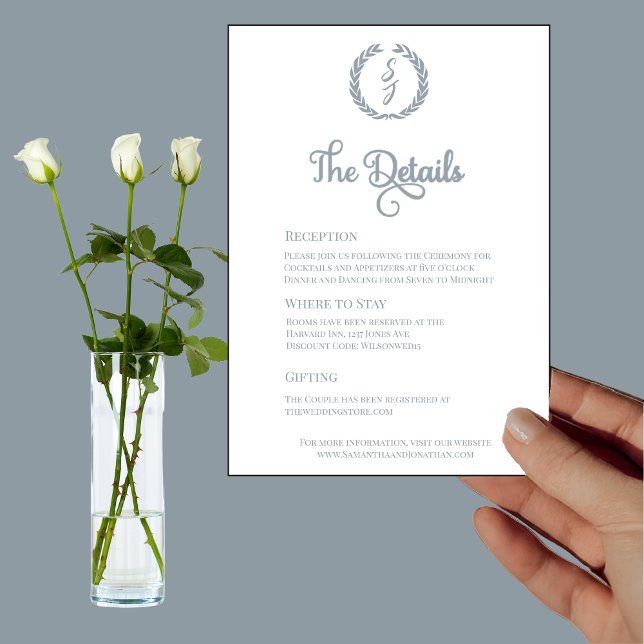 Invitación Duste Blue Monogram Wreath White Details Card (Subido por el creador)