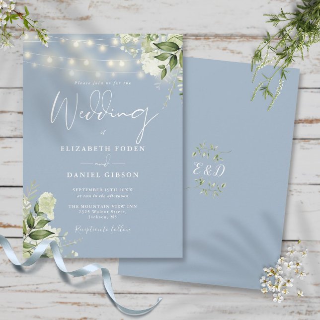Invitación Duste Blue String Lights Floral Monograma Boda (Dusty Blue String Lights Floral Monogram Wedding Invitation)