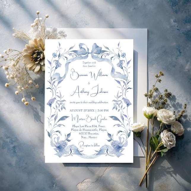 Invitación Duste lazo de vegetación floral azul elegante boda (Dusty blue floral woodlands greenery vintage ribbon border elegant wedding invitation cards template)