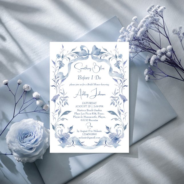 Invitación Duste lazo floral azul elegante ducha de novia (Something blue before I do Dusty blue botanical ribbon bow elegant bridal shower invitation template)