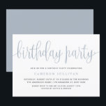 Invitación Dusty Blue Bonito Calligraphy Birthday Party<br><div class="desc">Celebra a los futuros padres con esta invitación a la fiesta de cumpleaños de personalizable, que incluye la frase "fiesta de cumpleaños" en un guión alegre y caprichoso. Perfecto para los temas tradicionales o modernos. Personalice agregando nombres, fecha, dirección y otros detalles. Ya sea que estés organizando un brunch, una...</div>