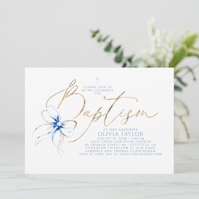 Invitación Dusty Blue Bow Elegant Minimalist Modern Baptism (Anverso de pie)