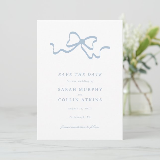 Invitación Dusty Blue Elegant Bow Save the Date (Anverso de pie)