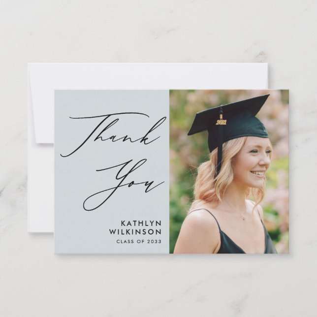 Invitación Dusty Blue Elegant Script Graduation Gracias (Anverso)