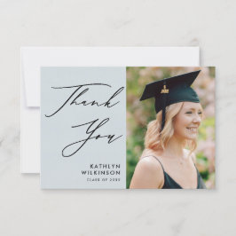 Invitación Dusty Blue Elegant Script Graduation Gracias