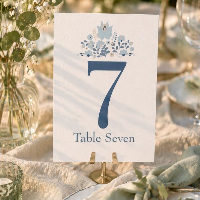 Invitación Dusty Blue Floral Custom Table Number (Dusty blue wedding table number card, elegant floral design, rustic garden wedding decor)