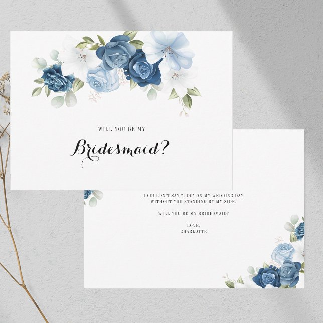 Invitación Dusty Blue Floral Greeneration Bridesmaid Propuest (Dusty Blue Floral Greenery Bridesmaid Proposal Invitation)