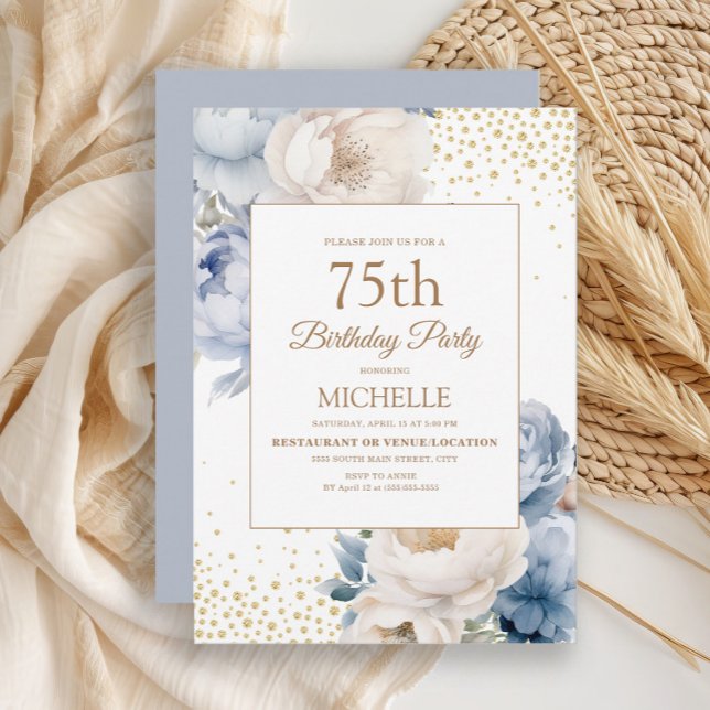 Invitación Dusty Blue Floral Purpurina de oro 75º cumpleaños (Dusty blue and white watercolor floral 75th birthday party invitation)