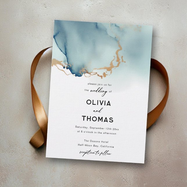 Invitación Dusty Blue Gold Moda Romántica moderna Boda en la  (dusty blue beach wedding invitation god wave modern bohemian romantic calligraphy elegant classy)