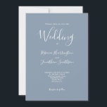 Invitación Dusty Blue Modern Script Boda<br><div class="desc">Esta tarjeta de Invitación a la Boda, de diseño sencillo y magnífico, presenta un diseño tipográfico elegante, moderno y minimalista, con una combinación de colores azul polvoriento. Listo para su personalizar con los detalles de su día especial. Por favor, navegue por la suite Boda de escritura moderna Dusty Blue para...</div>